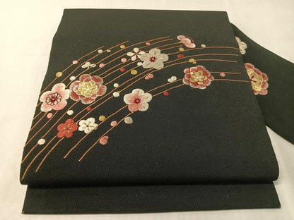 平和屋着物●総刺繍　九寸名古屋帯　駒刺繍　梅花文　黒地　金銀糸　鬼しぼ縮緬　正絹　逸品　CABJ0653vp