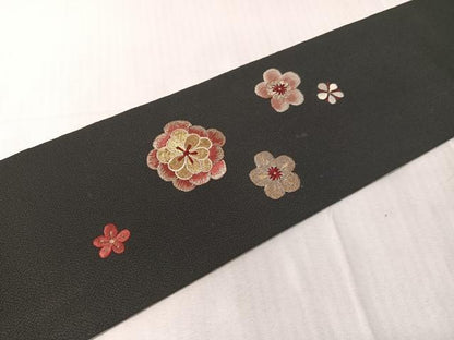 平和屋着物●総刺繍　九寸名古屋帯　駒刺繍　梅花文　黒地　金銀糸　鬼しぼ縮緬　正絹　逸品　CABJ0653vp