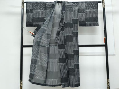 平和屋着物＊夏物　小紋　絽　横段流水花文　黒地　洗える着物　CABJ1116th