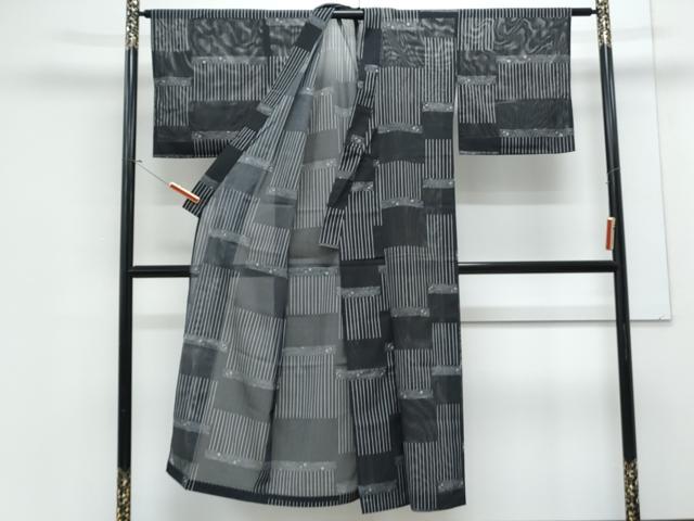平和屋着物＊夏物　小紋　絽　横段流水花文　黒地　洗える着物　CABJ1116th