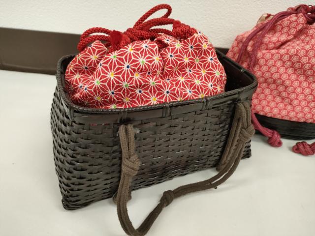 平和屋着物▼夏物　和装小物　和装バッグ　籠巾着まとめて５点　浴衣　縮緬　麻の葉柄　舞桜　梅　金通し地など　逸品　CABJ1486ju