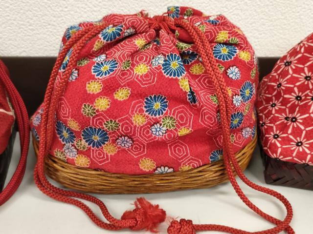 平和屋着物▼夏物　和装小物　和装バッグ　籠巾着まとめて５点　浴衣　亀甲菊文　舞花　縮緬　絞りなど　未使用あり　逸品　CABJ1535ju