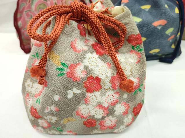 平和屋着物▼和装小物　和装バッグ　巾着まとめて５点　桜蝶文　花唐草　扇　縮緬　綿　金彩　袴　浴衣　逸品　CABJ1538ju