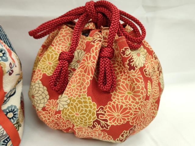 平和屋着物▼和装小物　和装バッグ　巾着まとめて５点　京ちりめん　型染め　扇花文　花蝶文　金彩　袴　浴衣　逸品　CABJ1542ju