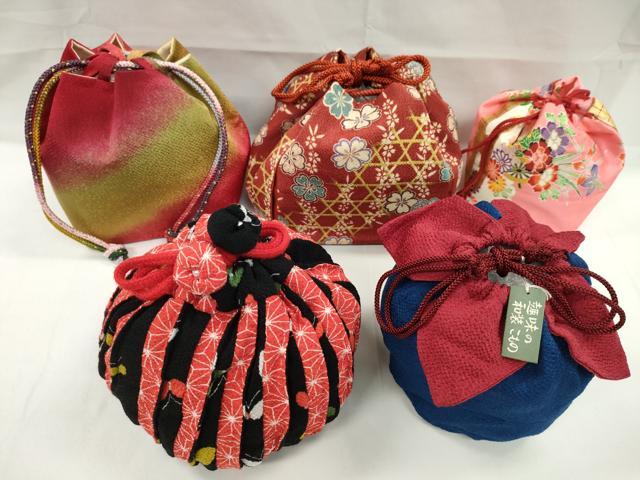 平和屋着物▼和装小物　和装バッグ　巾着まとめて５点　麻の葉蝶文　籬花文　縮緬　金彩　袴　浴衣　未使用あり　逸品　CABJ1544ju