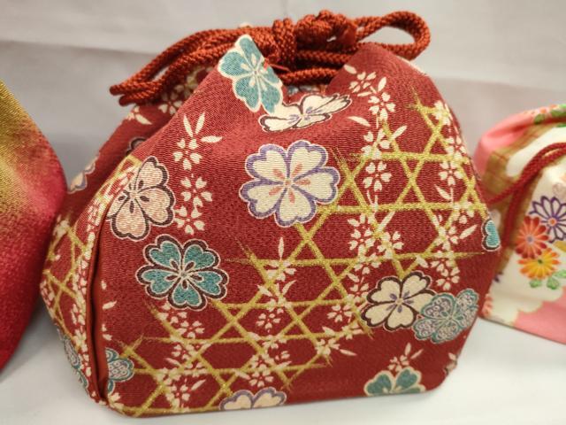 平和屋着物▼和装小物　和装バッグ　巾着まとめて５点　麻の葉蝶文　籬花文　縮緬　金彩　袴　浴衣　未使用あり　逸品　CABJ1544ju