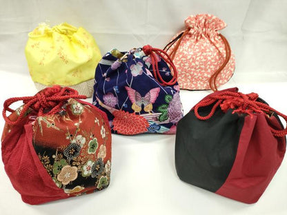 平和屋着物▼和装小物　和装バッグ　巾着まとめて５点　型染め　花蝶文　銀杏　トンボ　縮緬　綿　金糸　浴衣　逸品　CABJ1576ju