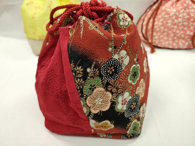 平和屋着物▼和装小物　和装バッグ　巾着まとめて５点　型染め　花蝶文　銀杏　トンボ　縮緬　綿　金糸　浴衣　逸品　CABJ1576ju