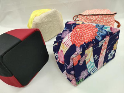 平和屋着物▼和装小物　和装バッグ　巾着まとめて５点　型染め　花蝶文　銀杏　トンボ　縮緬　綿　金糸　浴衣　逸品　CABJ1576ju