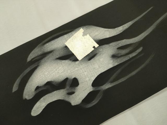 平和屋着物●塩瀬　九寸名古屋帯　ろうけつ染め　破れ色紙霞文　黒地　金彩　正絹　逸品　CABJ2028dy