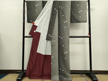 平和屋着物●小紋　市松舞桜文　洗える着物　未使用　CABJ2410ze