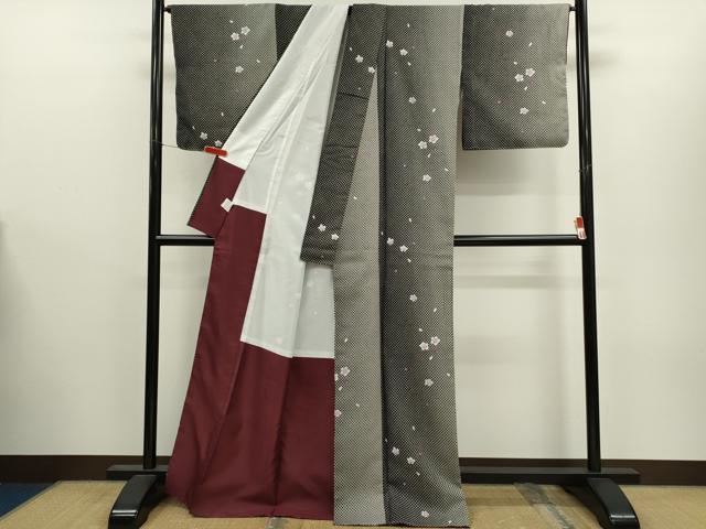平和屋着物●小紋　市松舞桜文　洗える着物　未使用　CABJ2410ze