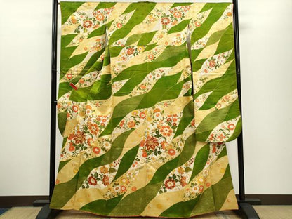 平和屋着物●豪華振袖　駒刺繍　更紗花唐草文　金彩　金通し地　正絹　逸品　CABJ2451ze