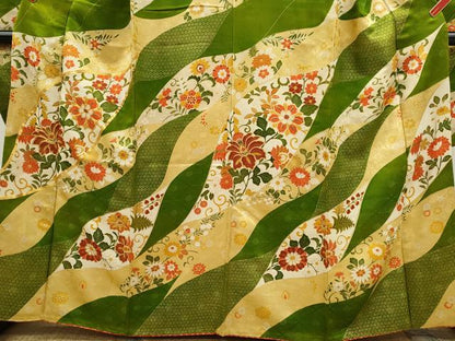平和屋着物●豪華振袖　駒刺繍　更紗花唐草文　金彩　金通し地　正絹　逸品　CABJ2451ze