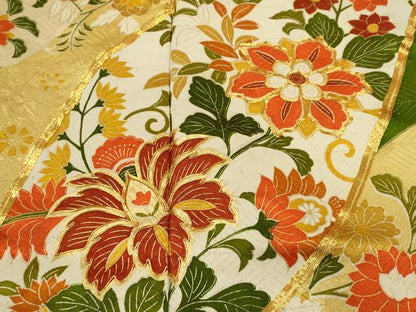 平和屋着物●豪華振袖　駒刺繍　更紗花唐草文　金彩　金通し地　正絹　逸品　CABJ2451ze