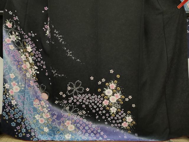 平和屋着物●豪華振袖　駒刺繍　鞠舞花文　暈し染め　黒地　金通し地　正絹　逸品　CABJ2485ze