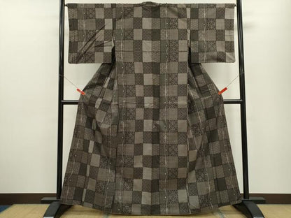 平和屋着物●本場大島紬　7マルキ　市松吉祥文　正絹　逸品　CABJ2494ze
