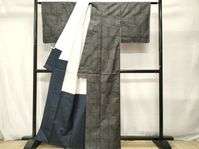 平和屋着物■本場大島紬　7マルキ　亀甲繋ぎ文　正絹　逸品　未使用　CABJ2887ev