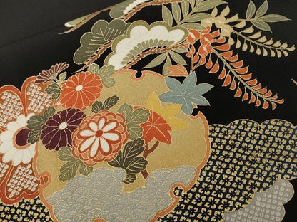 平和屋着物■豪華黒留袖　作家物　駒刺繍　雪輪立波枝花文　金彩　正絹　逸品　CABJ3077ev