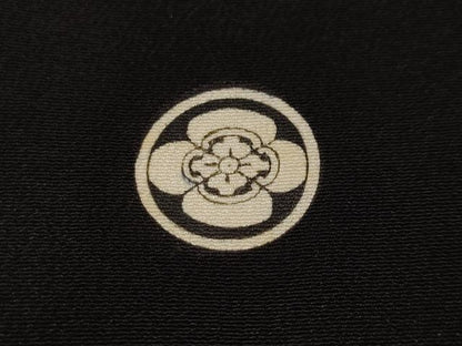平和屋着物■豪華黒留袖　刺繍　孔雀笹松花文　暈し染め　金彩　正絹　逸品　CABJ3295ev