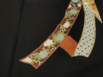 平和屋着物■豪華黒留袖　駒刺繍　熨斗吉祥花唐草文　金彩　正絹　逸品　CABJ3409ev