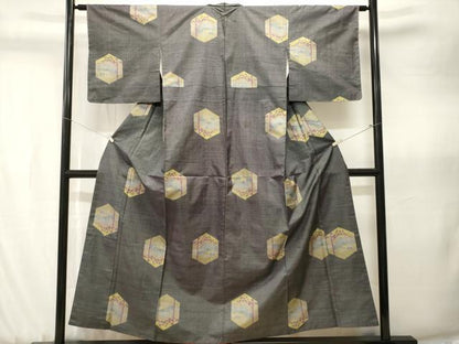 平和屋着物■本場大島紬　7マルキ　亀甲風景文　正絹　逸品　CABJ3578ev