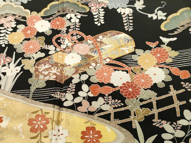 平和屋着物■豪華黒留袖　駒刺繍　文箱横笛草花文　金彩　正絹　逸品　CABJ3599ev