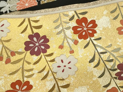 平和屋着物■豪華黒留袖　駒刺繍　文箱横笛草花文　金彩　正絹　逸品　CABJ3599ev