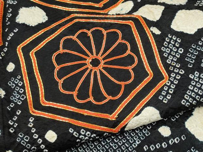 平和屋着物●豪華振袖　総絞り　駒刺繍　枝梅文　黒地　正絹　逸品　CABJ5075hy