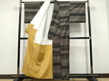 平和屋着物●本場大島紬　9マルキ　泥染め　横段文　駒長織物謹製　証紙付き　正絹　逸品　CABJ5116hy