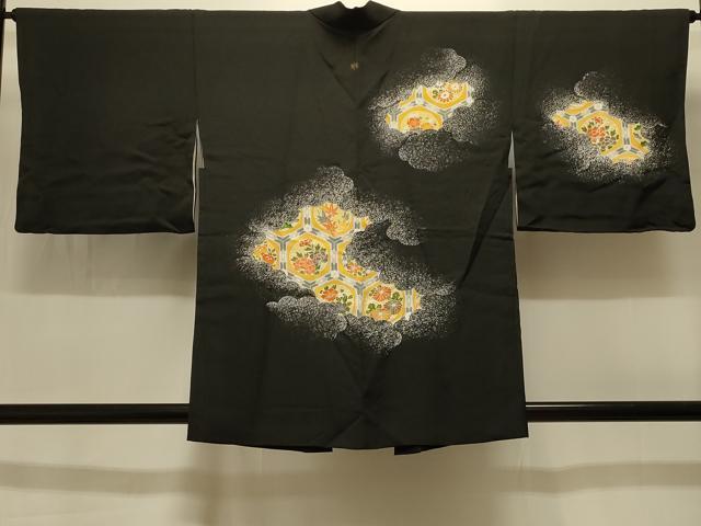平和屋着物＃羽織　刺繍　亀甲草花丸文　黒地　正絹　逸品　CABJ5202in