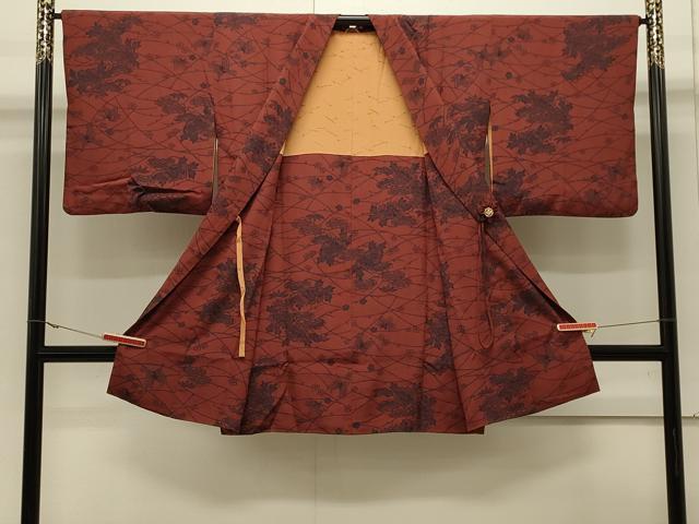 平和屋着物＃道中着　型染め　舞蝶草花文　ロング丈　正絹　逸品　CABJ5235in