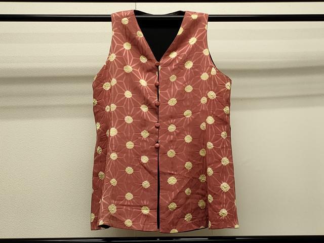平和屋着物＃創作　和装ベスト　リバーシブル　寿光織　風景文　黒地　金糸　正絹　逸品　CABJ5249in