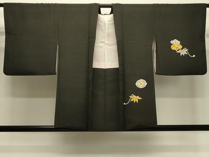 平和屋着物＃羽織　駒刺繍　文箱吉祥文　黒地　正絹　逸品　CABJ5359in