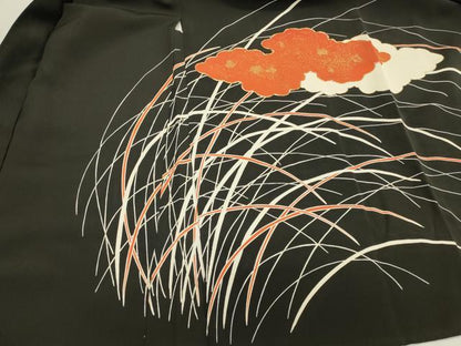 平和屋着物＃羽織　駒刺繍　雲重ね草葉文　黒地　金彩　正絹　逸品　CABJ5372in