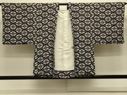 平和屋着物＃羽織　型染め　花菱文　黒地　正絹　逸品　CABJ5536in