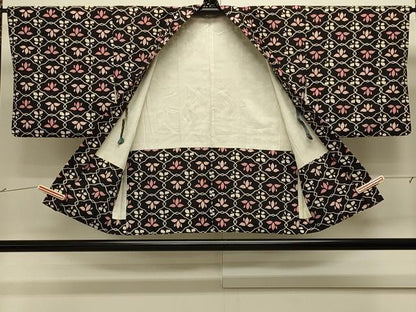 平和屋着物＃羽織　花菱文　黒地　正絹　逸品　CABJ5538in