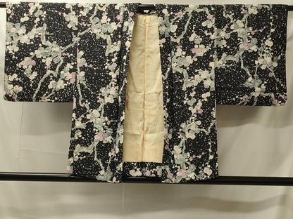平和屋着物＃羽織　枝梅文　黒地　金彩　正絹　逸品　CABJ5559in