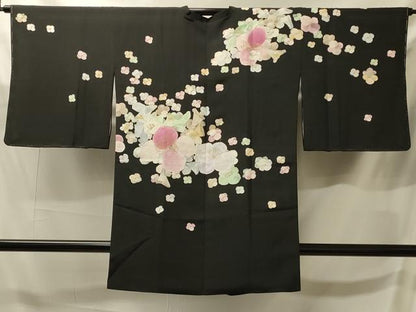 平和屋着物＃道行コート　ろうけつ染め　舞花文　黒地　金彩　正絹　逸品　未使用　CABJ5571in