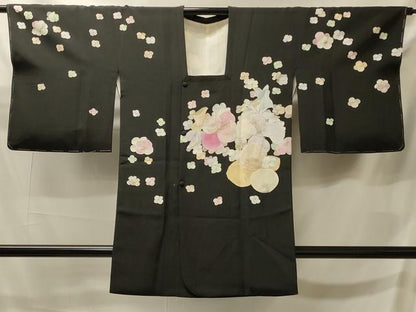 平和屋着物＃道行コート　ろうけつ染め　舞花文　黒地　金彩　正絹　逸品　未使用　CABJ5571in