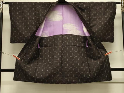 平和屋着物＃長羽織　紬地　幾何学文様　黒地　正絹　逸品　CABJ5591in