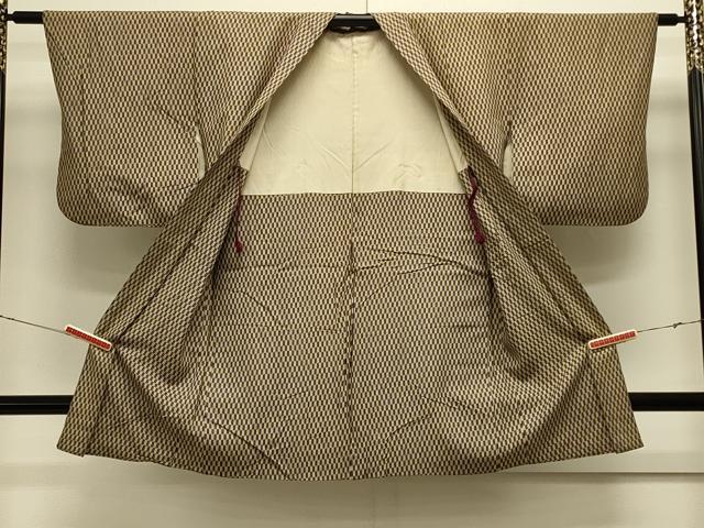平和屋着物＃長羽織　紬地　矢羽文　正絹　逸品　CABJ5598in