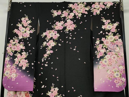 平和屋着物●豪華振袖　駒刺繍　枝花鞠文　暈し染め　黒地　銀通し地　正絹　逸品　CABJ6550ut