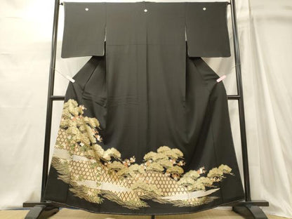 平和屋着物■豪華黒留袖　駒刺繍　籬松葉文　金彩　正絹　逸品　未使用　CABJ6985oy