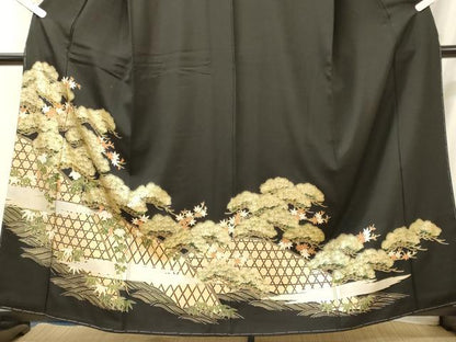 平和屋着物■豪華黒留袖　駒刺繍　籬松葉文　金彩　正絹　逸品　未使用　CABJ6985oy