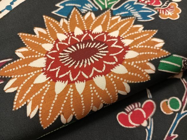 平和屋着物●塩瀬　全通柄　九寸名古屋帯　型染め　芝草花文　黒地　正絹　逸品　CABJ7224vp