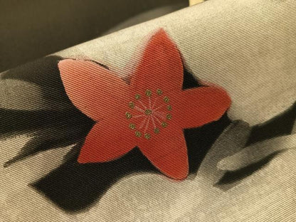 平和屋着物●塩瀬　九寸名古屋帯　ろうけつ染め　霞花文　黒地　金彩　正絹　逸品　CABJ7225vp