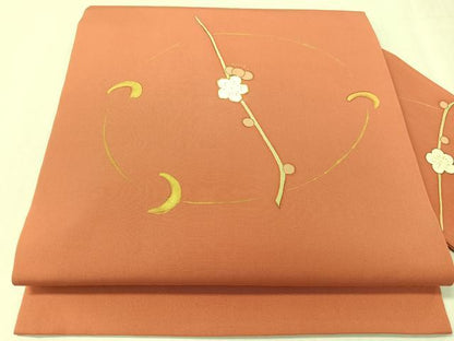 平和屋着物●塩瀬　九寸名古屋帯　駒刺繍　月　槍梅　金彩　正絹　逸品　CABJ7530vp
