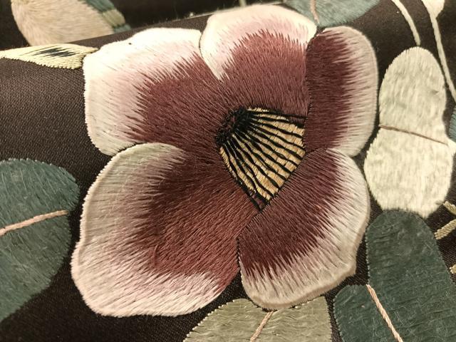 平和屋着物●アンティーク　大正ロマン　総手刺繍　九寸名古屋仕立て　枝花鳥文　黒地　正絹　逸品　CABJ7591vp