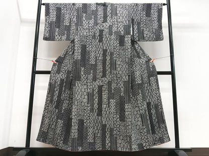 平和屋着物■上質な小紋　幾何学文様　黒地　鬼しぼ縮緬　正絹　逸品　CABJ8362xe